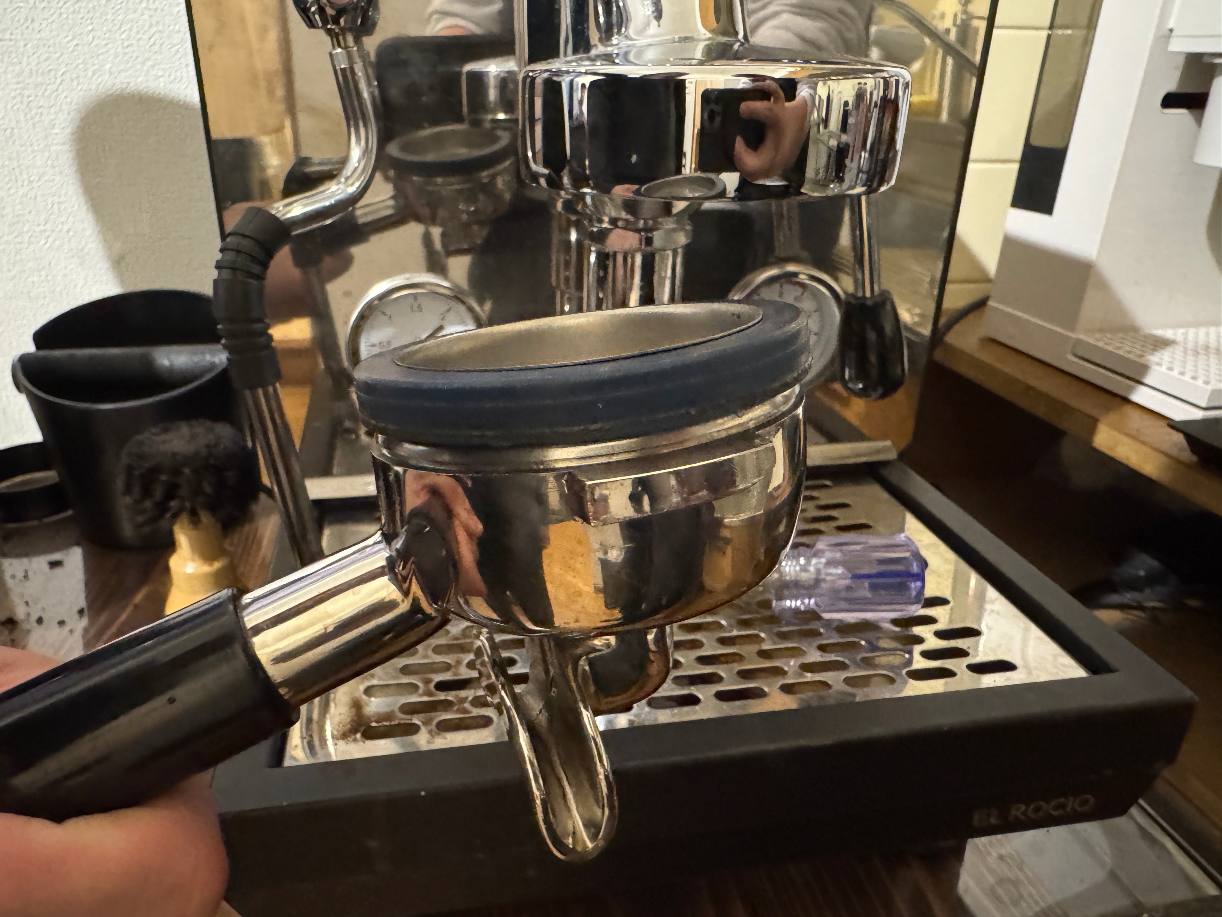 エルロシオエスプレッソマシン　E61タイプ　シャワーヘッドの外し方