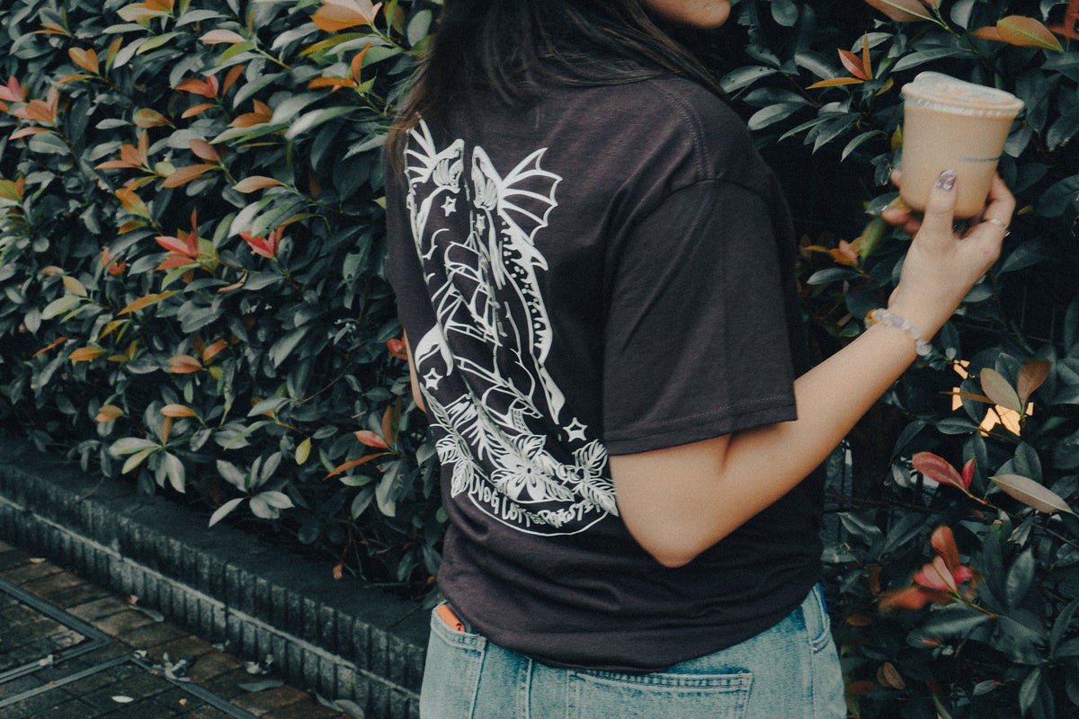 The Merry バックプリントTシャツ