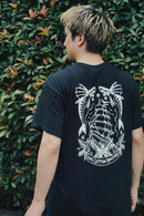 The Merry バックプリントTシャツ